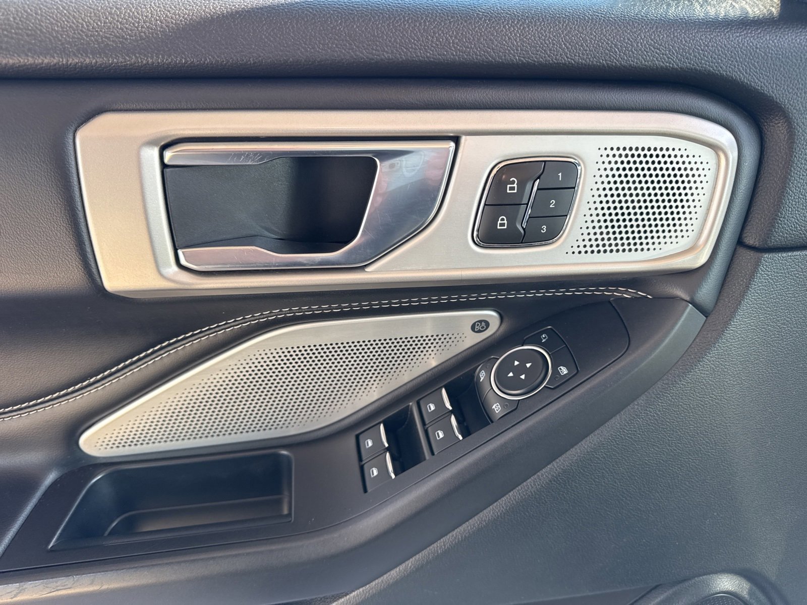 Certified 2020 Ford Explorer ST w/ Premium Technology Package image 27