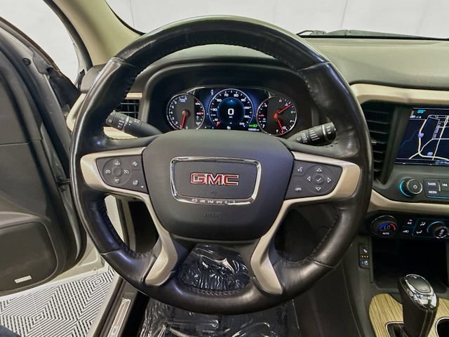 Used 2019 GMC Acadia Denali w/ Technology Package FWD image 11