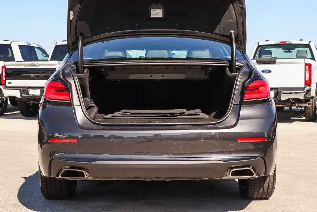 Used 2023 BMW 530e w/ Premium Package RWD image 29