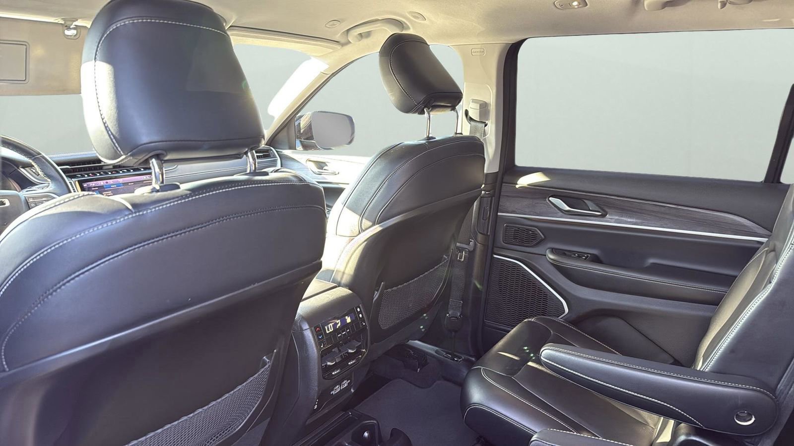 Used 2022 Jeep Grand Cherokee L Limited image 29