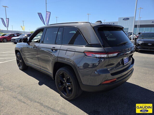 Used 2024 Jeep Grand Cherokee Altitude AWD/4WD image 5