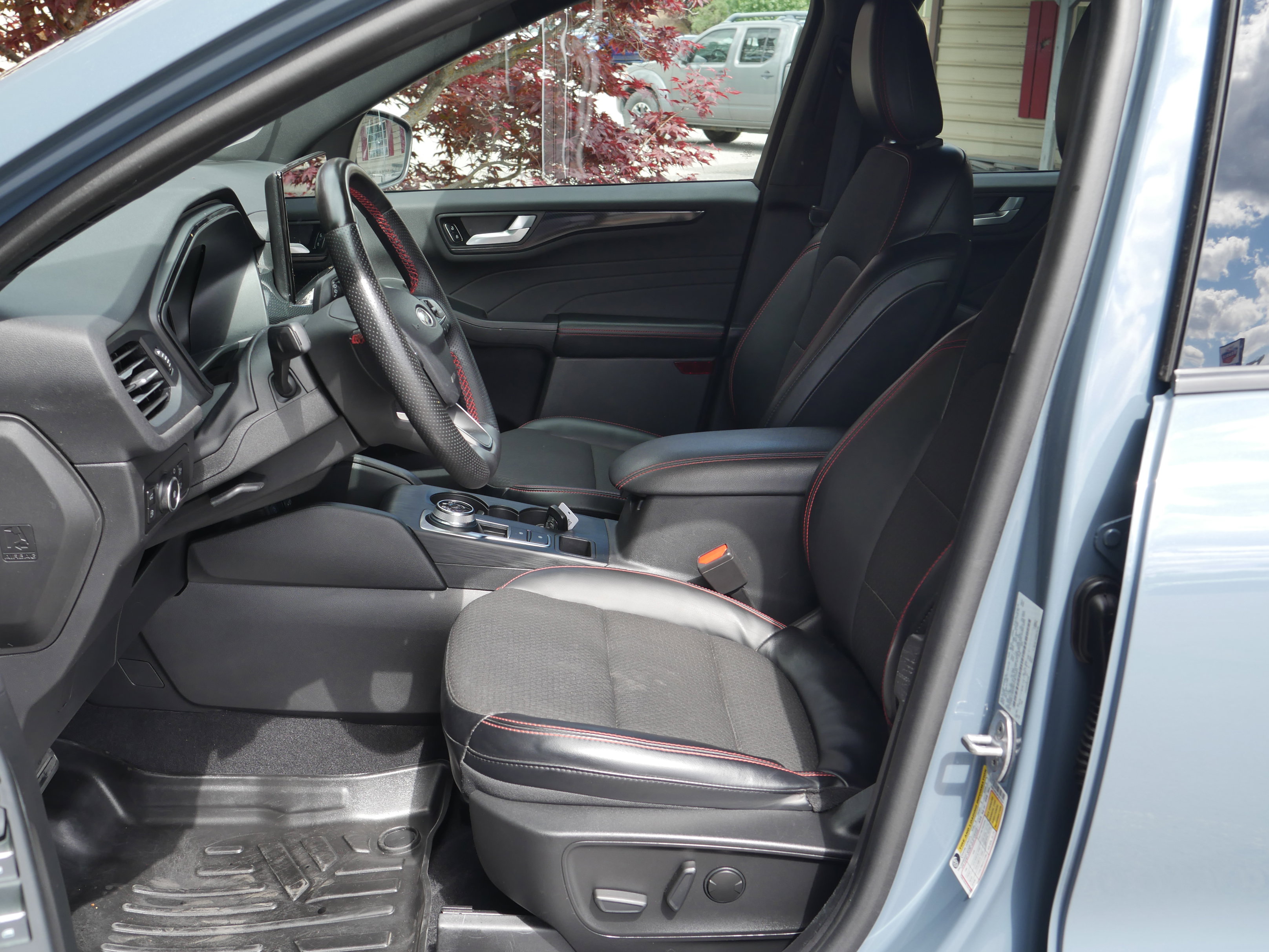 Certified 2023 Ford Escape ST-Line Select w/ Tech Pack #2 AWD/4WD image 3