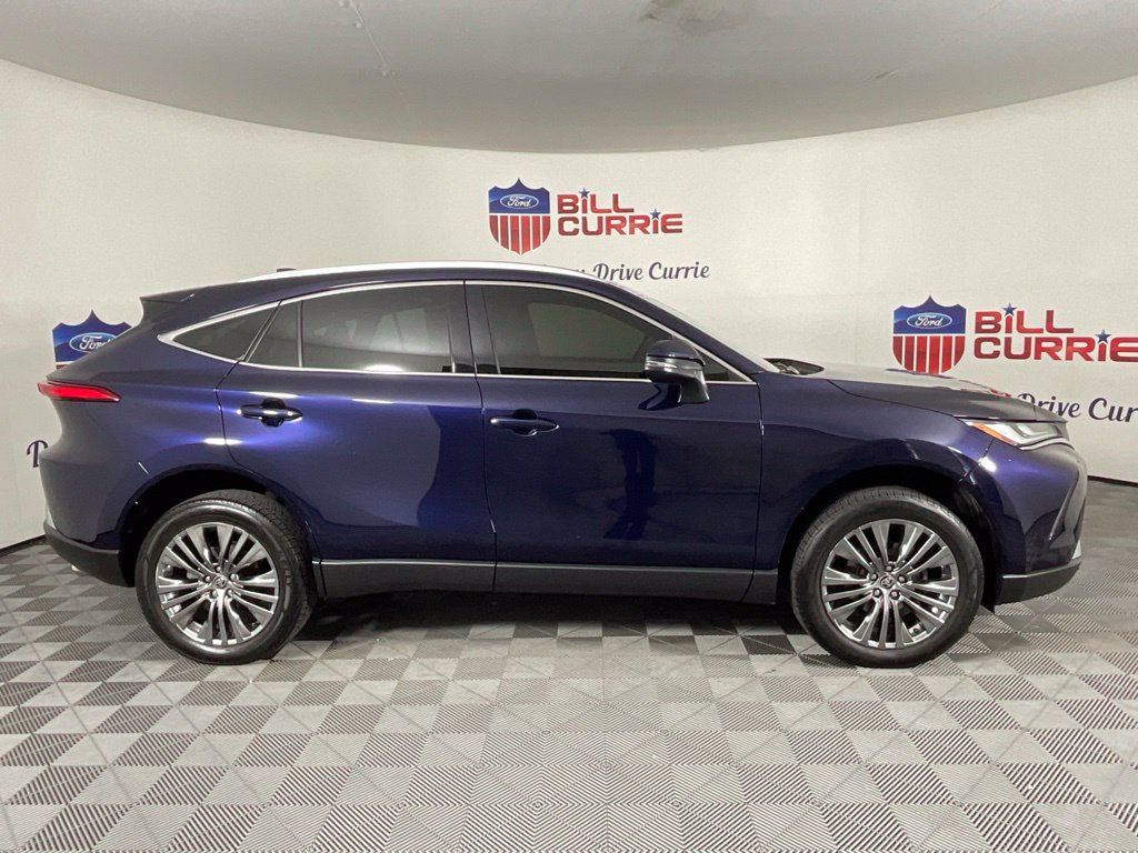 Used 2022 Toyota Venza XLE AWD/4WD image 2