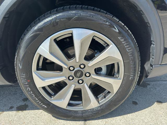 Certified 2025 Ford Escape Platinum AWD/4WD image 9