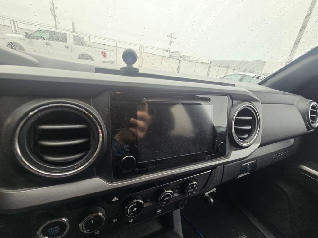 Used 2017 Toyota Tacoma TRD Off-Road image 12