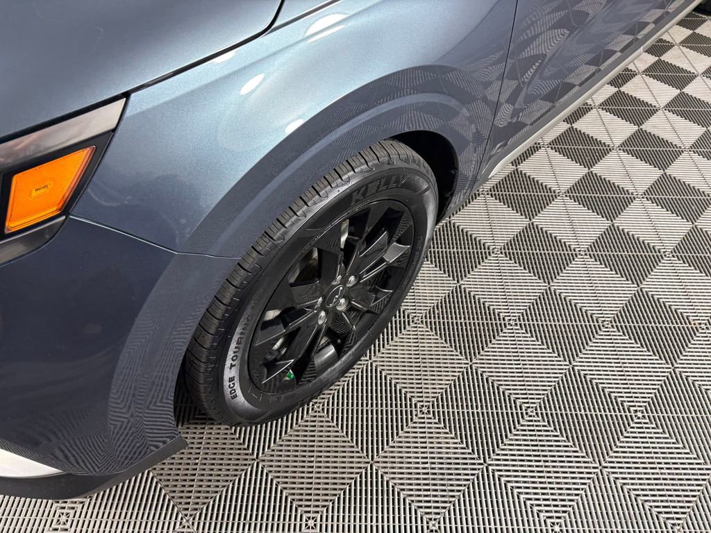 Used 2023 Kia Carnival SX Prestige image 9