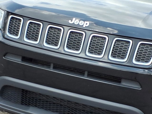 Used 2020 Jeep Compass Latitude w/ Cold Weather Group FWD image 15
