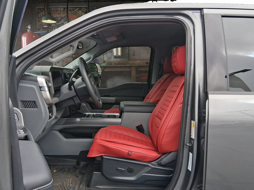 Certified 2025 Ford F250 XLT w/ Black Appearance Package AWD/4WD image 16