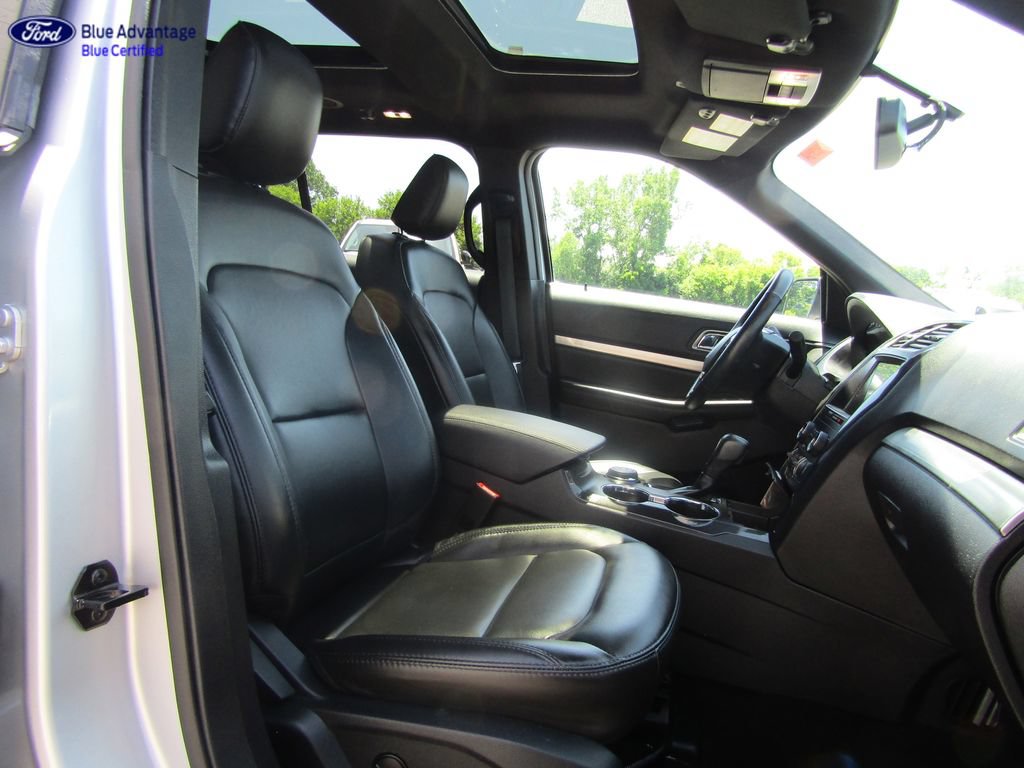 Certified 2019 Ford Explorer XLT w/ Equipment Group 202A AWD/4WD image 3
