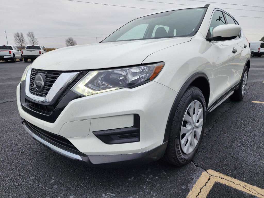 Used 2018 Nissan Rogue S image 4