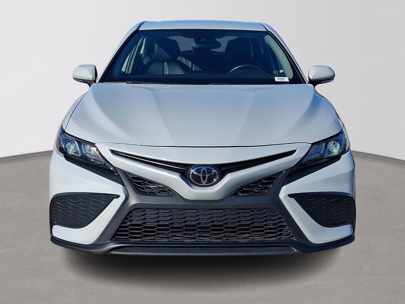 Used 2024 Toyota Camry SE image 2