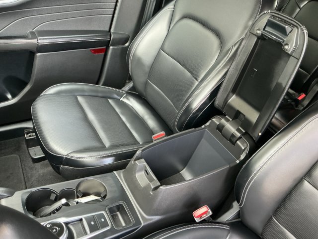 Certified 2025 Ford Escape Platinum AWD/4WD image 27