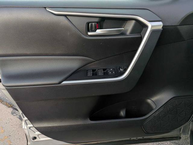 Used 2025 Toyota RAV4 XLE AWD/4WD image 12