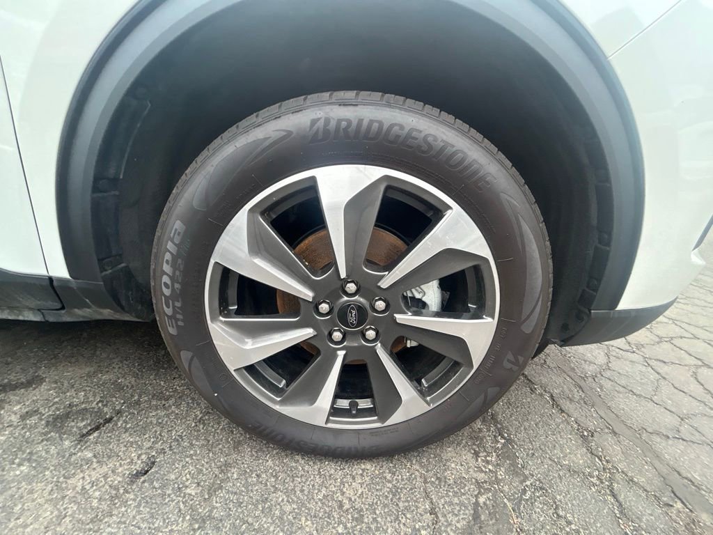 Certified 2025 Ford Escape Platinum w/ Premium Technology Package AWD/4WD image 11