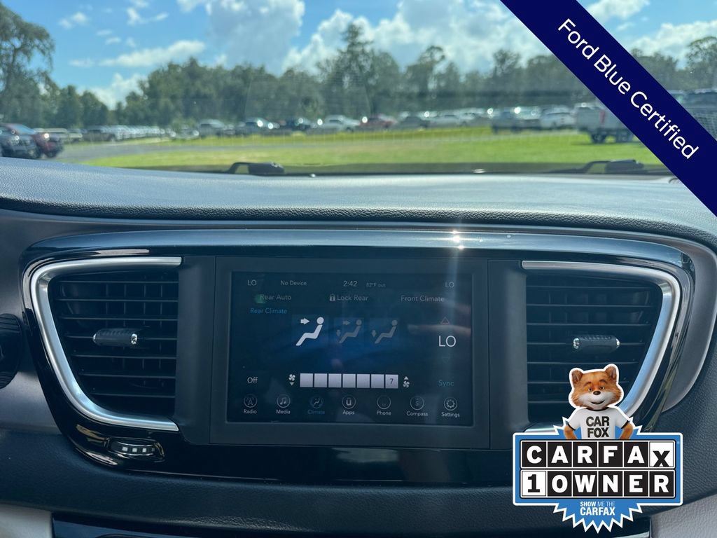 Used 2020 Chrysler Pacifica Touring FWD image 23