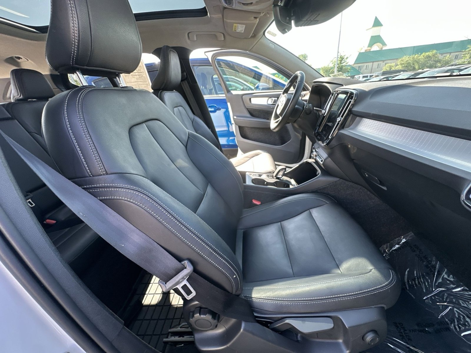 Used 2020 Volvo XC40 T5 Momentum w/ Protection Package Premier AWD/4WD image 35