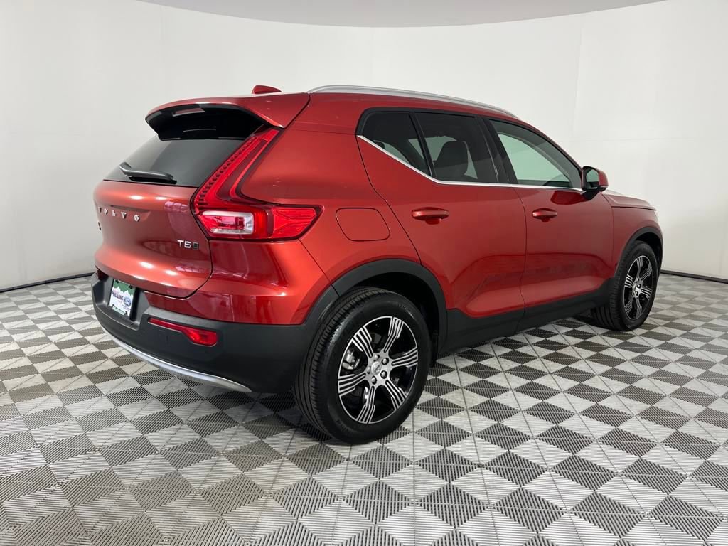 Used 2022 Volvo XC40 T5 Inscription image 5