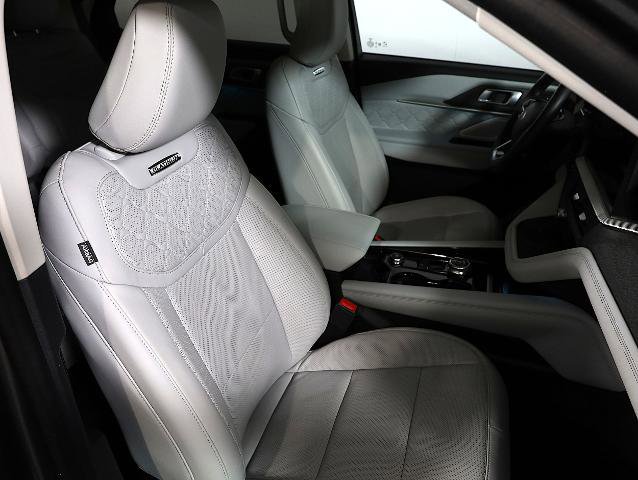 Certified 2025 Ford Explorer Platinum w/ Ultimate Package image 9