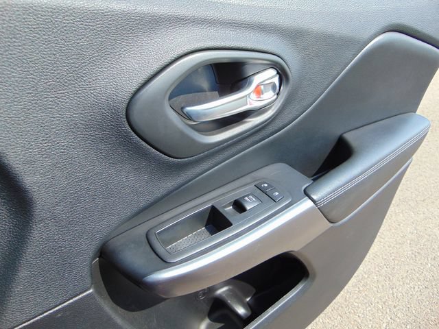 Used 2019 Jeep Cherokee Limited AWD/4WD image 26