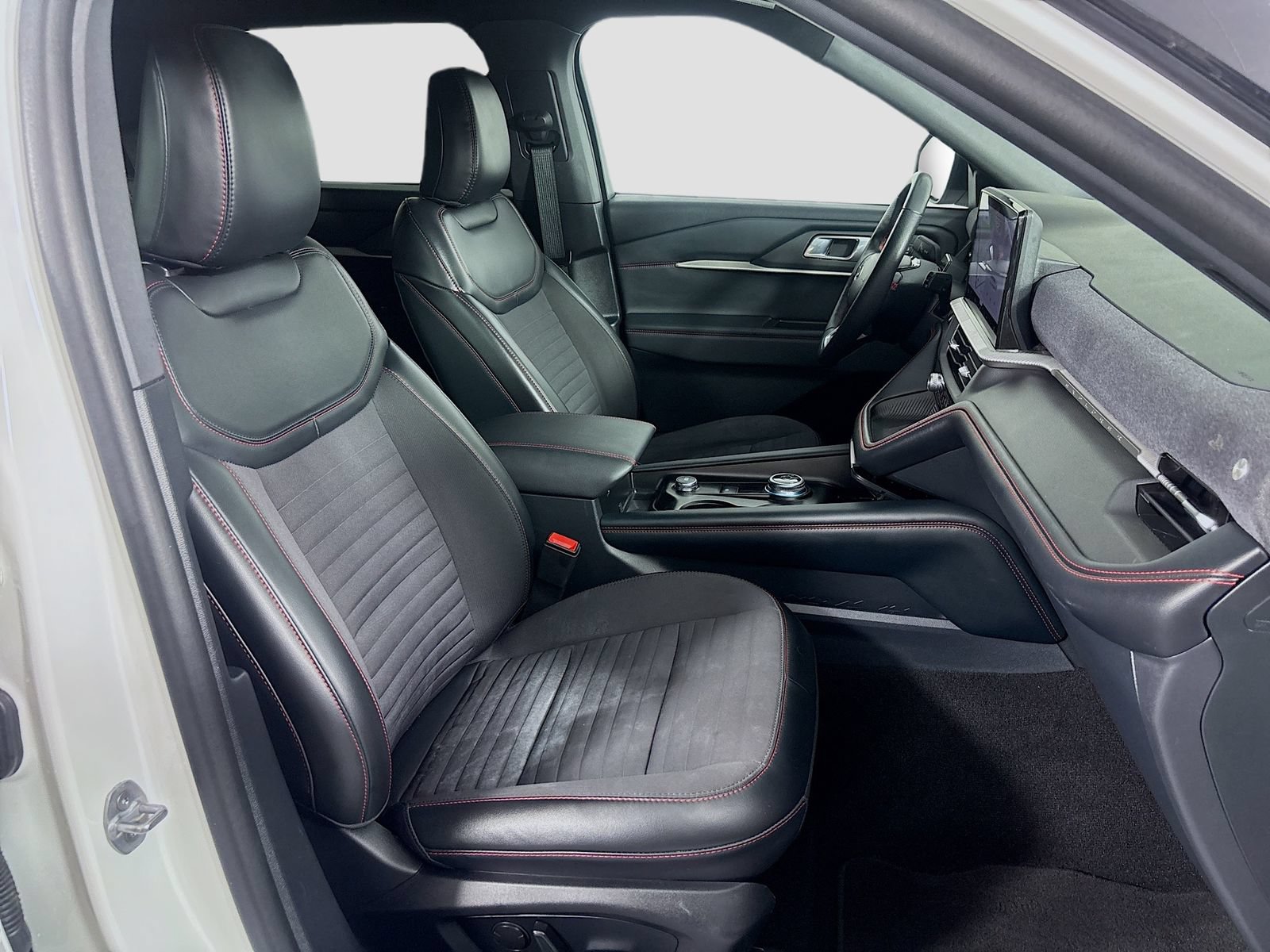 Certified 2025 Ford Explorer ST-Line w/ ST-Line Street Pack AWD/4WD image 29