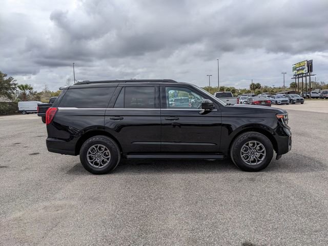 Certified 2025 Ford Expedition Active AWD/4WD image 3