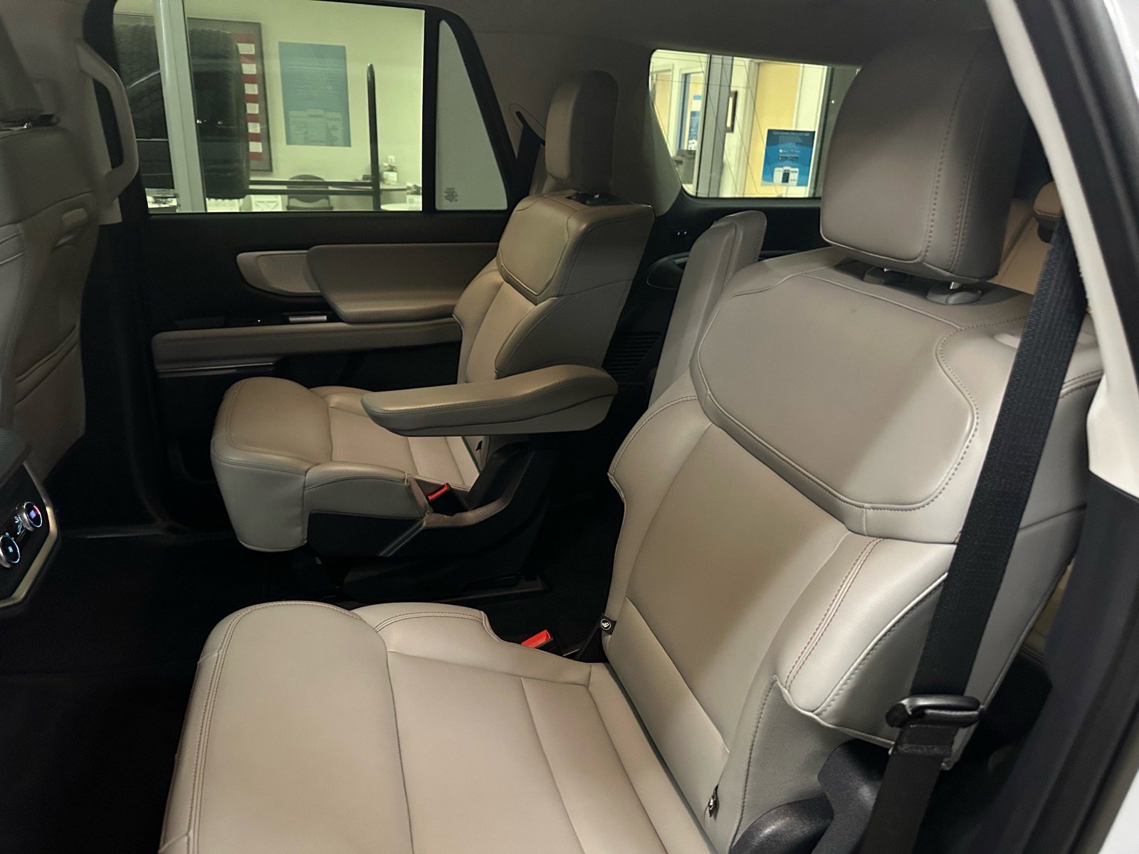 Certified 2025 Ford Expedition Active image 27