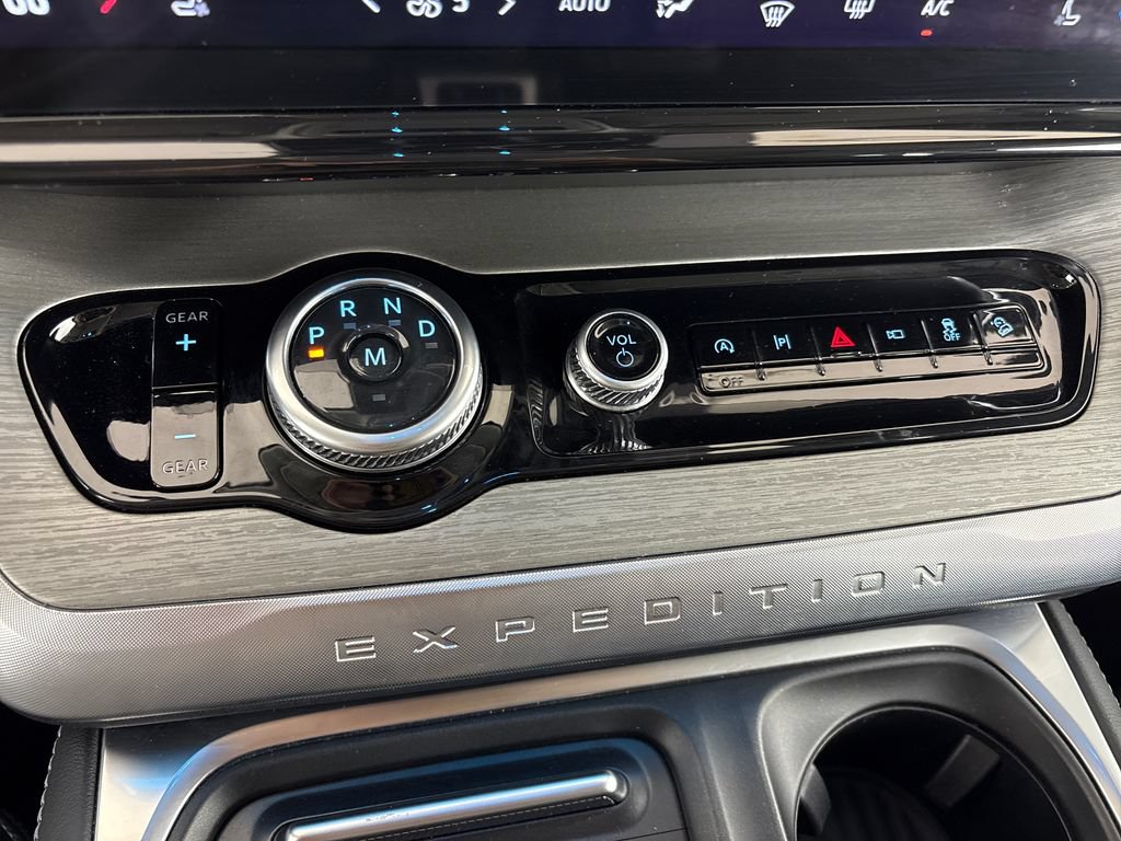 Certified 2025 Ford Expedition Platinum AWD/4WD image 28