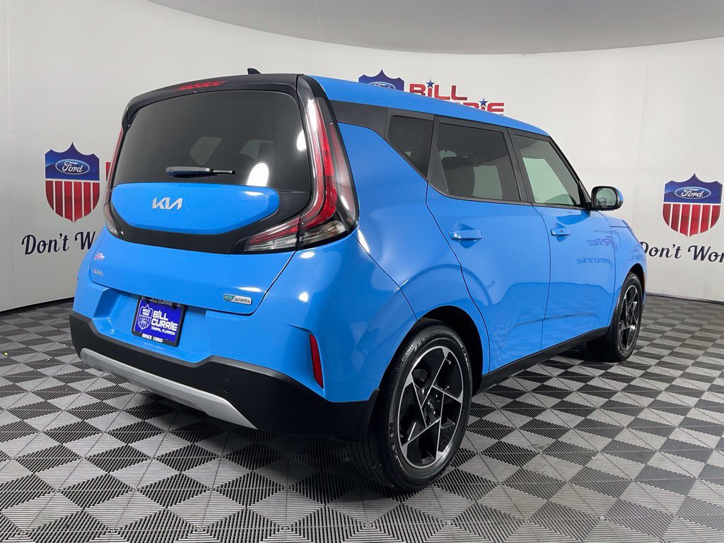 Used 2023 Kia Soul EX FWD image 3