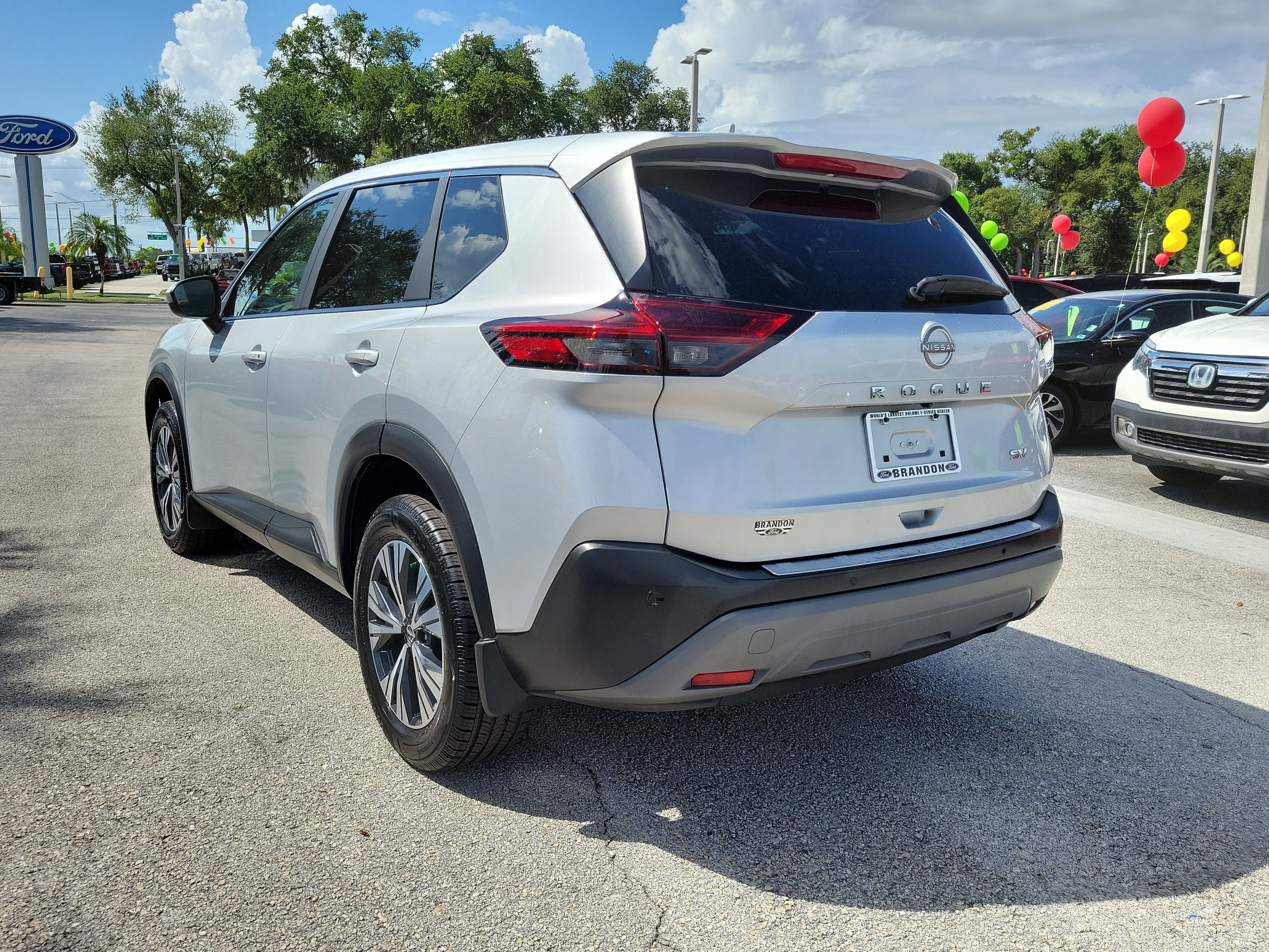 Used 2023 Nissan Rogue SV FWD image 7