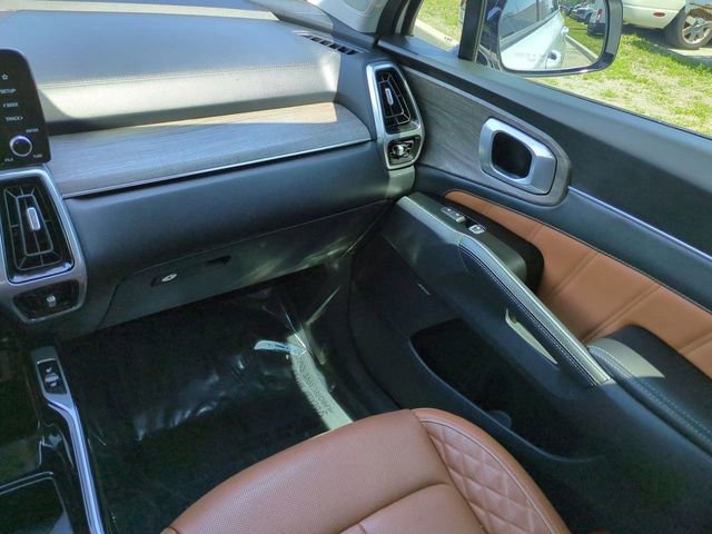 Used 2023 Kia Sorento SX Prestige image 17