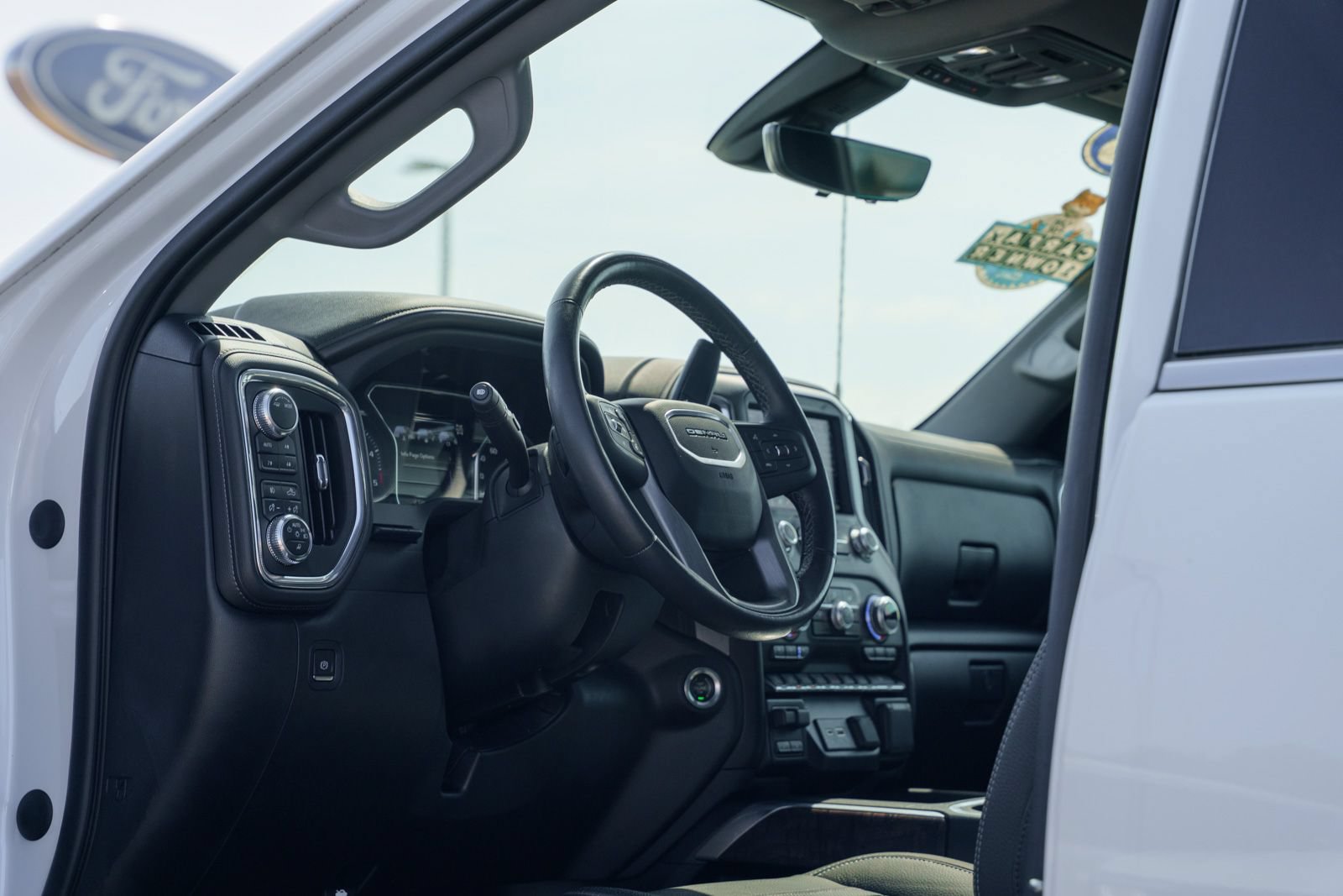 Used 2023 GMC Sierra 3500 Denali w/ Denali Ultimate Package AWD/4WD image 17