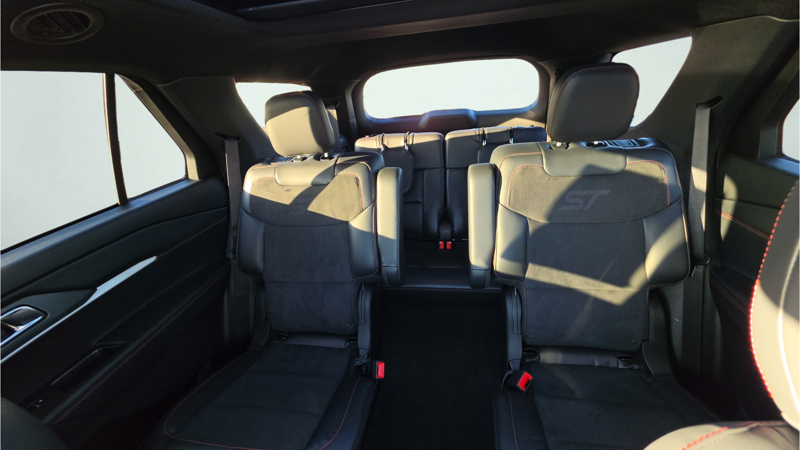 Certified 2025 Ford Explorer ST w/ Sun And Sound Package AWD/4WD image 24