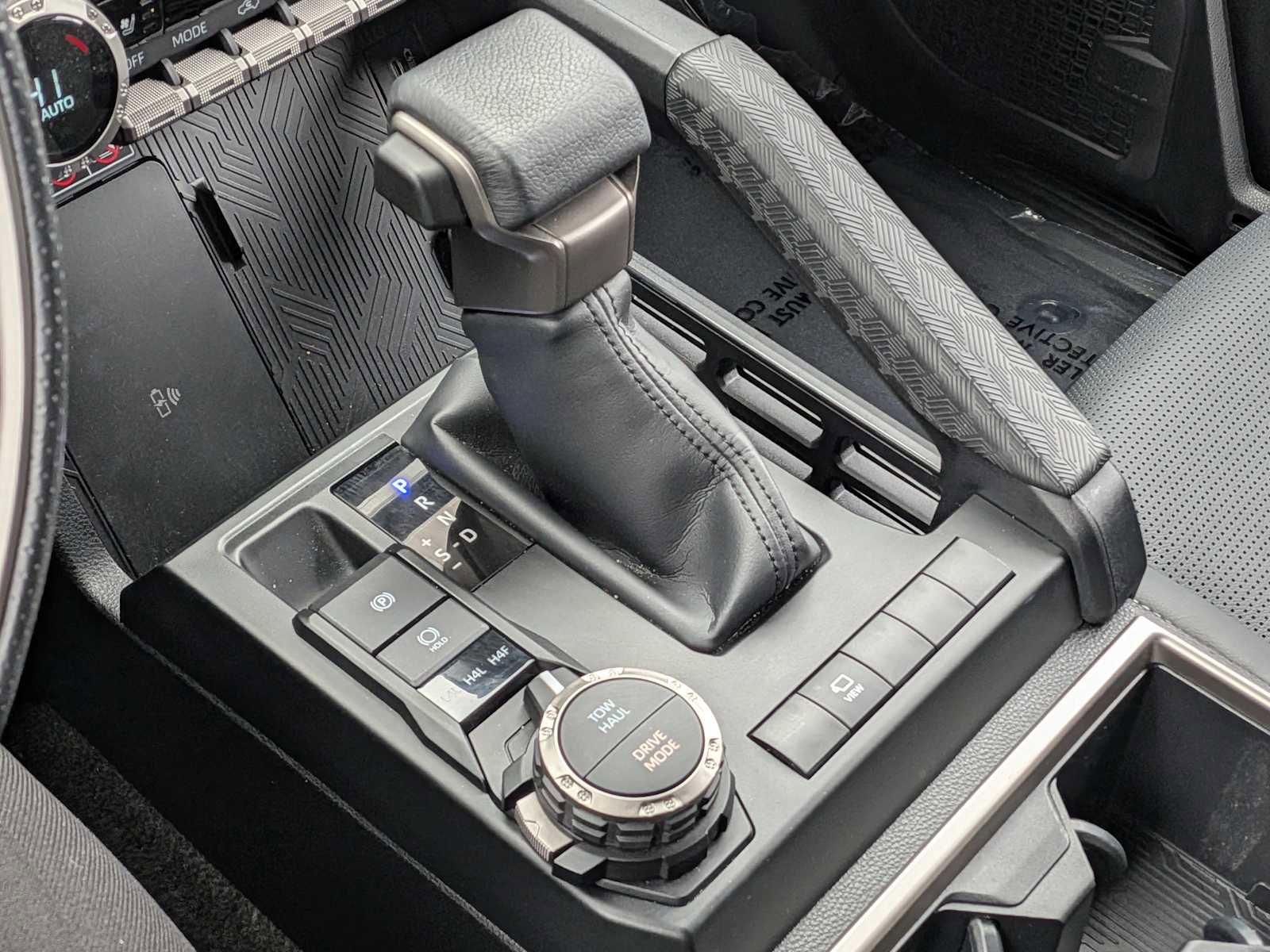 Used 2025 Toyota 4Runner Limited AWD/4WD image 34