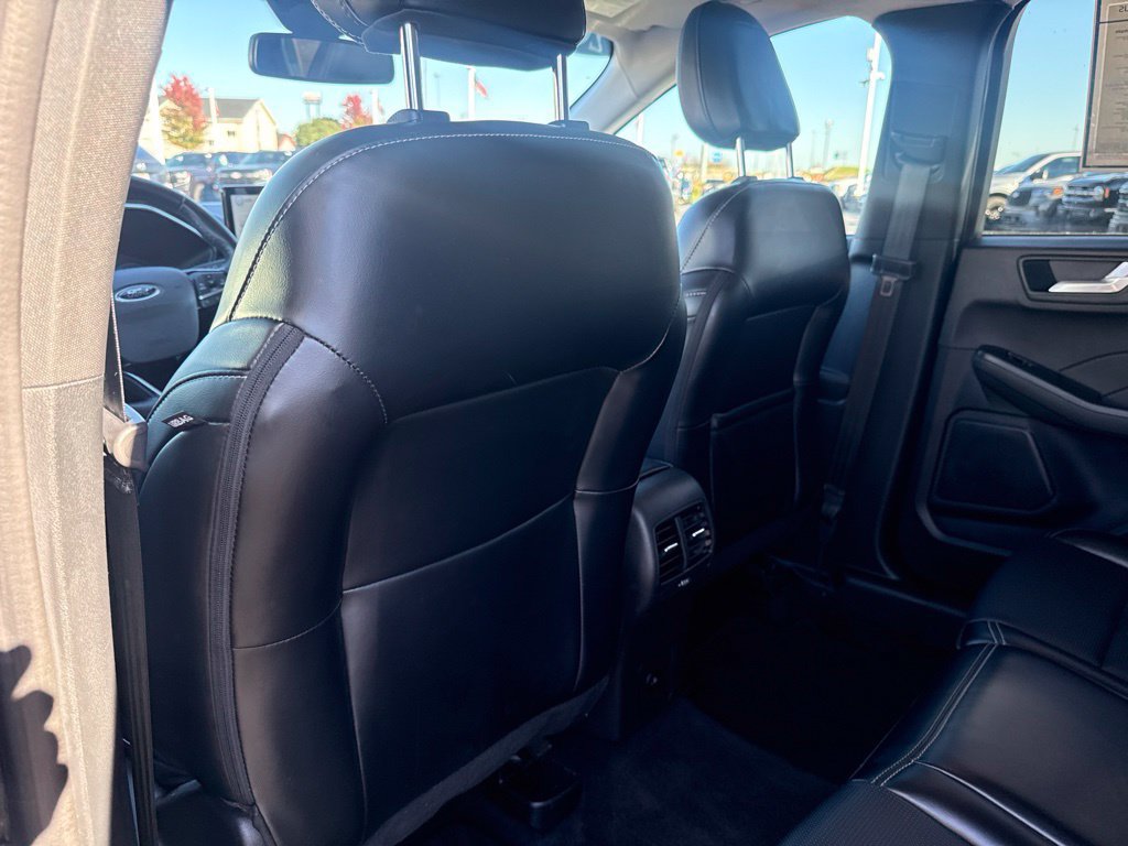 Certified 2024 Ford Escape Platinum AWD/4WD image 32
