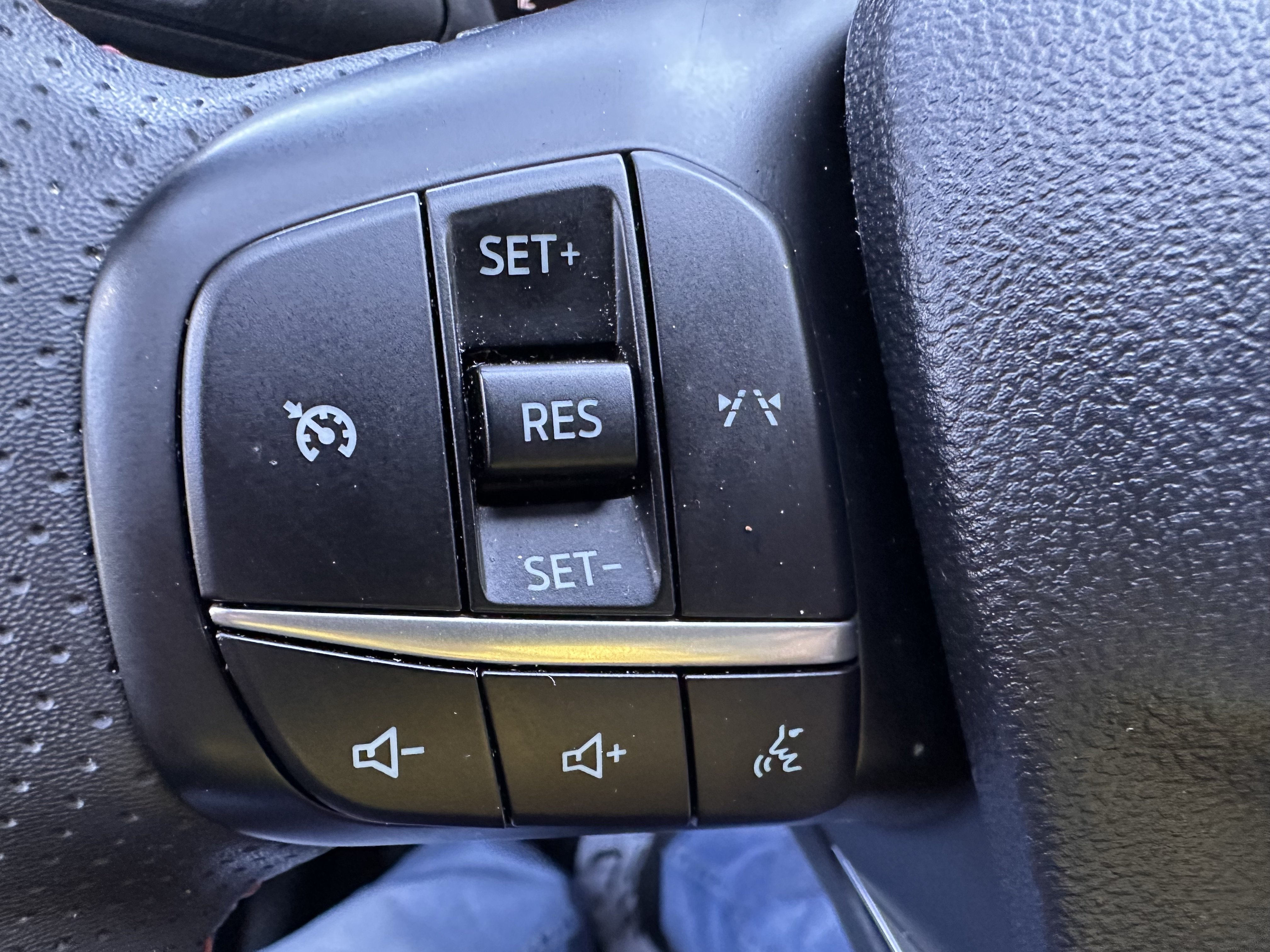 Certified 2025 Ford Escape ST-Line FWD image 21