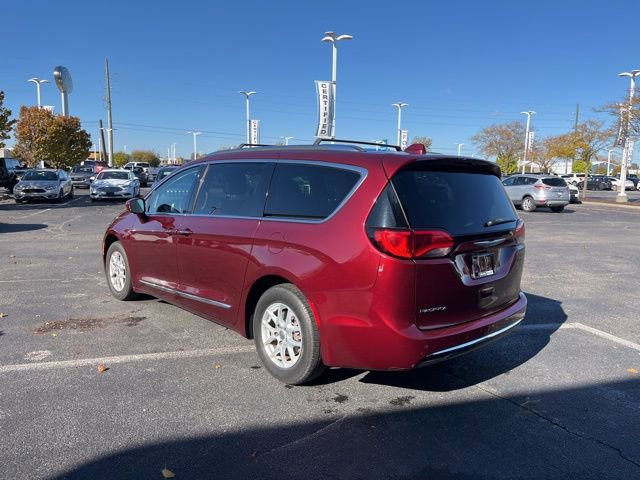 Used 2020 Chrysler Pacifica Touring-L image 3