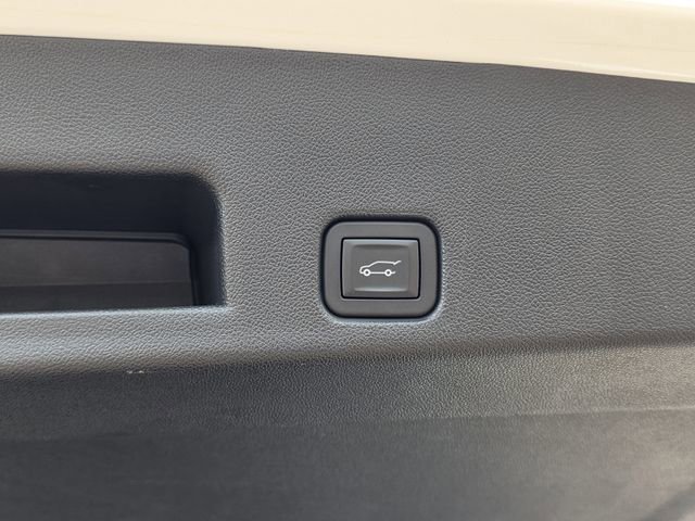 Used 2024 Chevrolet Traverse LS image 31