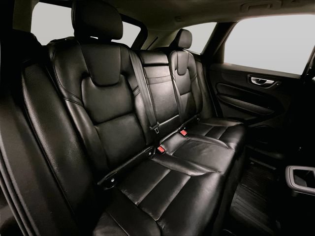 Used 2021 Volvo XC60 T5 Momentum w/ Premium Package AWD/4WD image 26