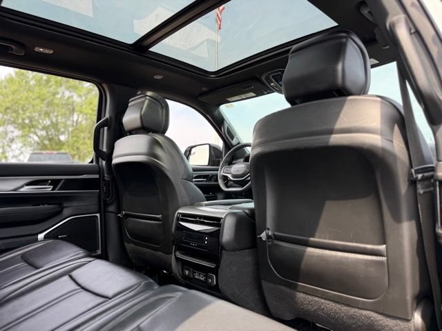 Used 2024 Jeep Wagoneer Series II AWD/4WD image 19