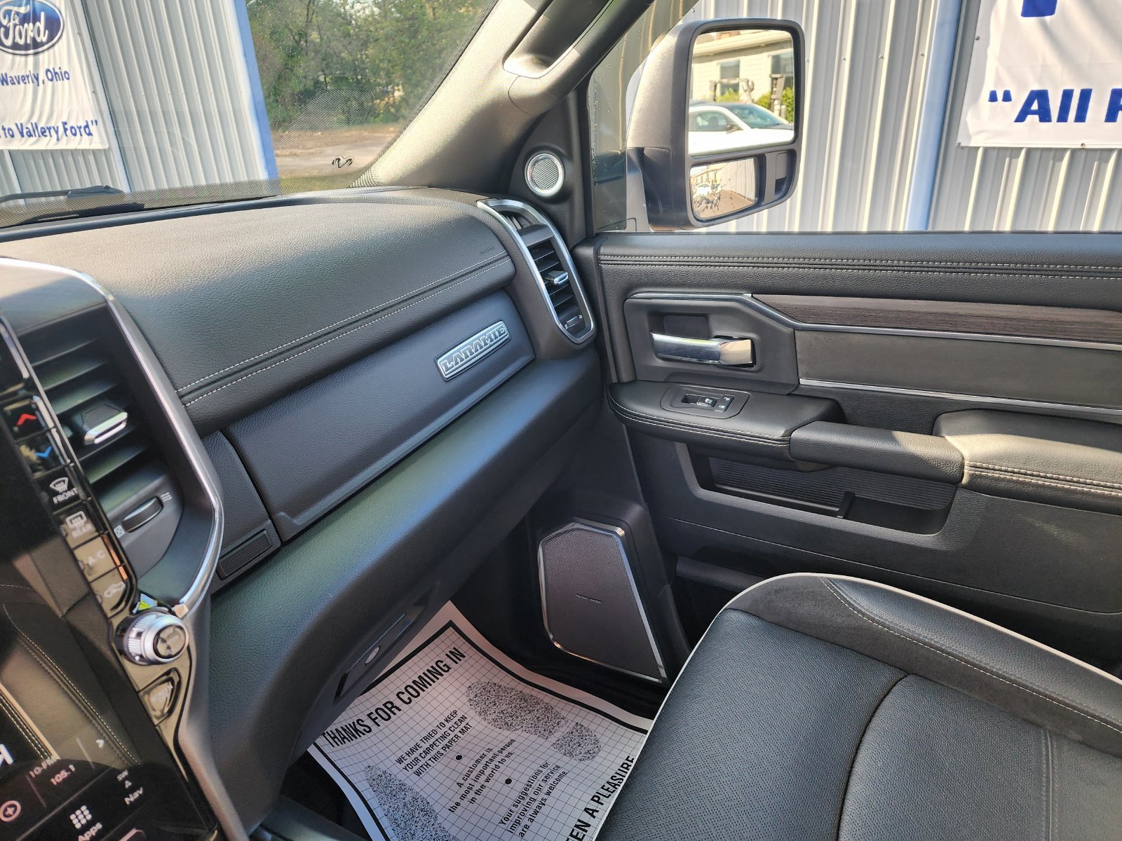 Used 2025 RAM 3500 Laramie AWD/4WD image 20