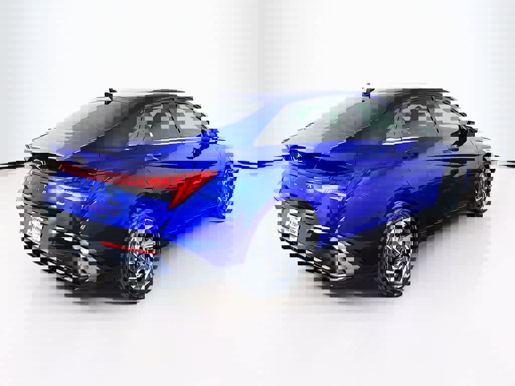 Used 2026 Hyundai Elantra Limited w/ Cargo Package image 5