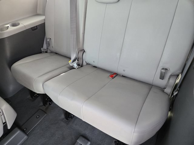 Used 2020 Toyota Sienna XLE w/ XLE Navigation Package FWD image 30
