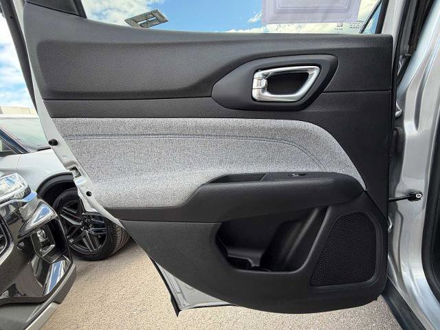 Used 2024 Jeep Compass Latitude image 23