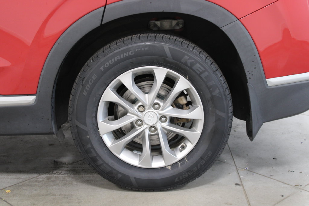 Used 2020 Hyundai Santa Fe SEL FWD image 17