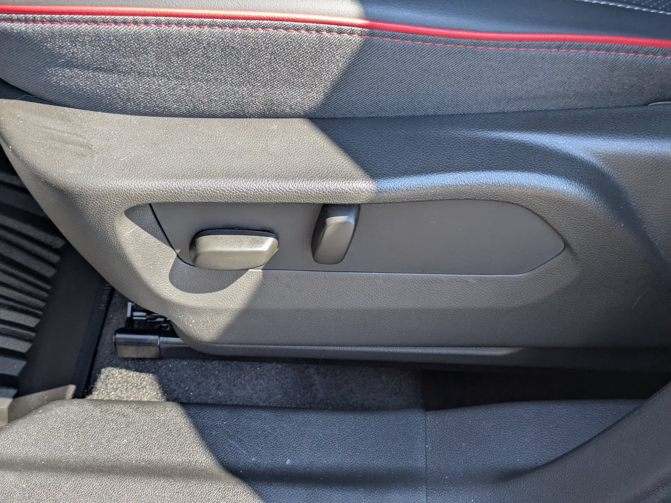 Used 2023 Buick Envision Essence w/ Technology Package I AWD/4WD image 14