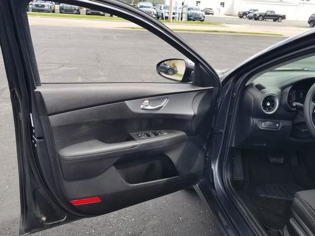 Used 2023 Kia Forte LX FWD image 9