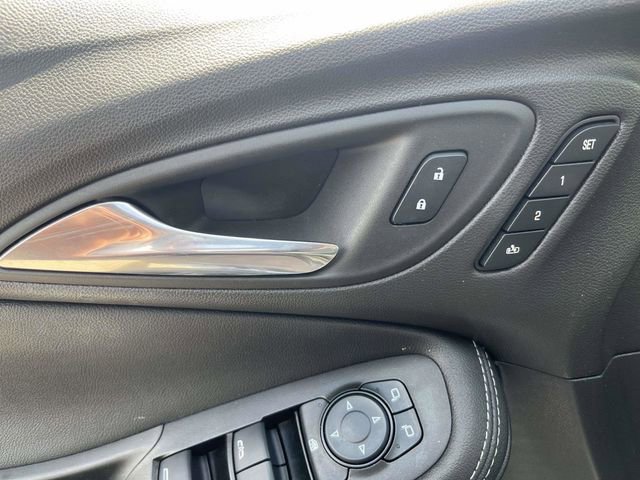 Used 2022 Buick Encore GX Essence FWD image 12