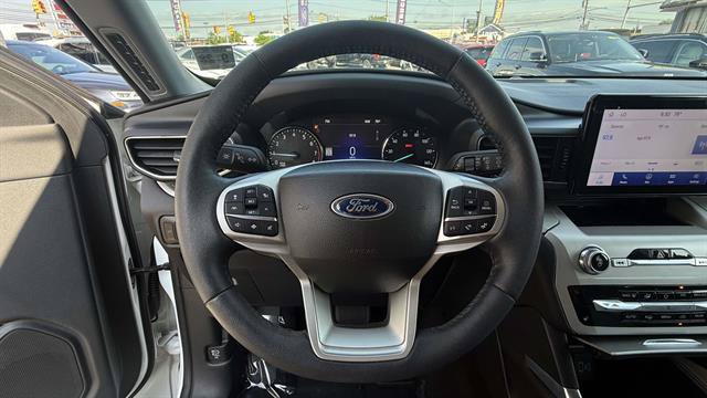 Certified 2023 Ford Explorer XLT w/ Equipment Group 202A AWD/4WD image 19