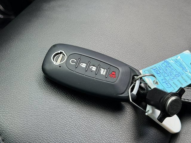 Used 2023 Nissan Pathfinder SL AWD/4WD image 30
