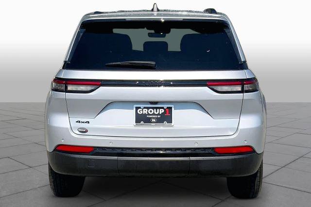 Used 2025 Jeep Grand Cherokee Altitude AWD/4WD image 5